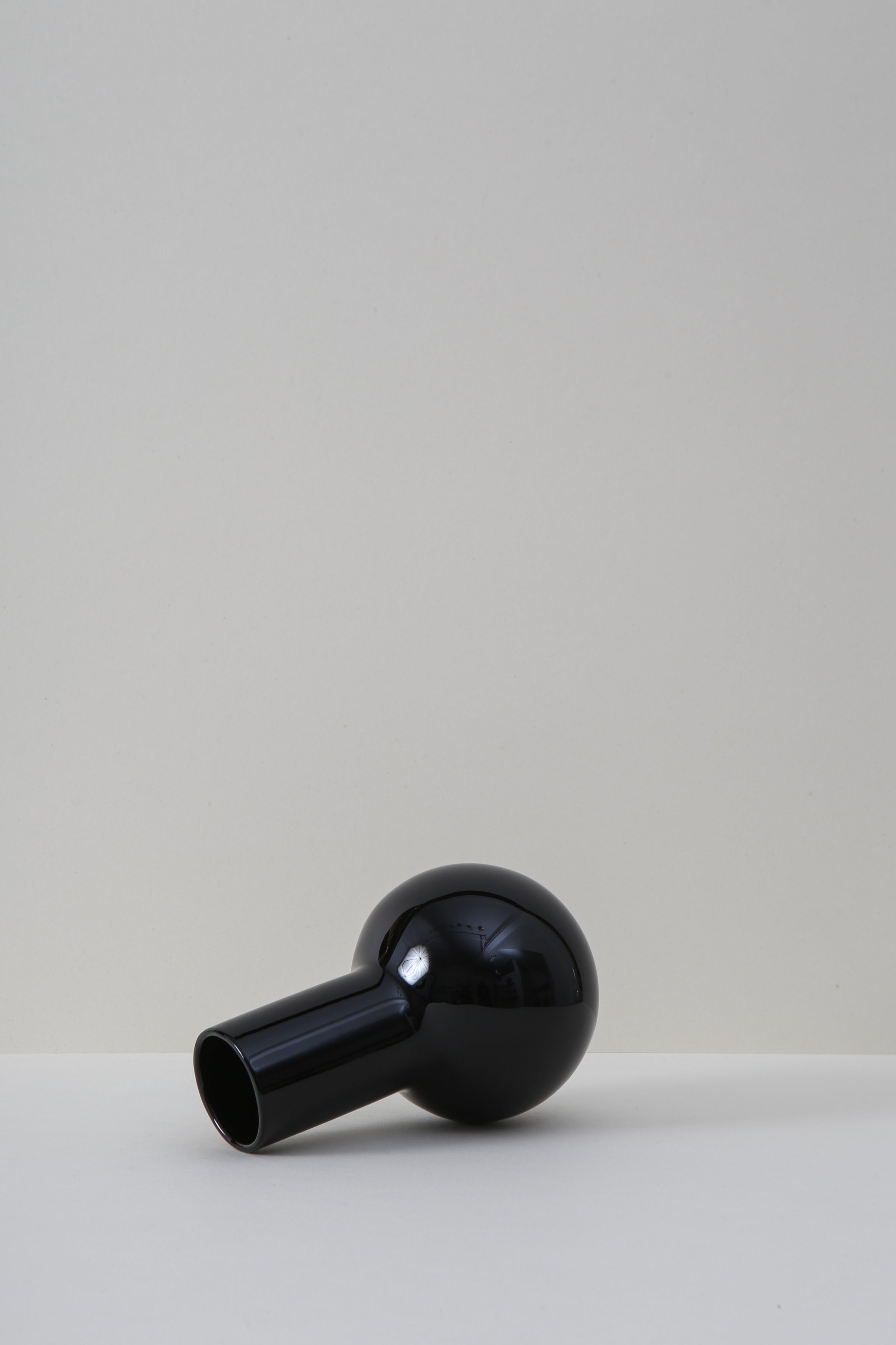 Petite Calyx Vase - Black